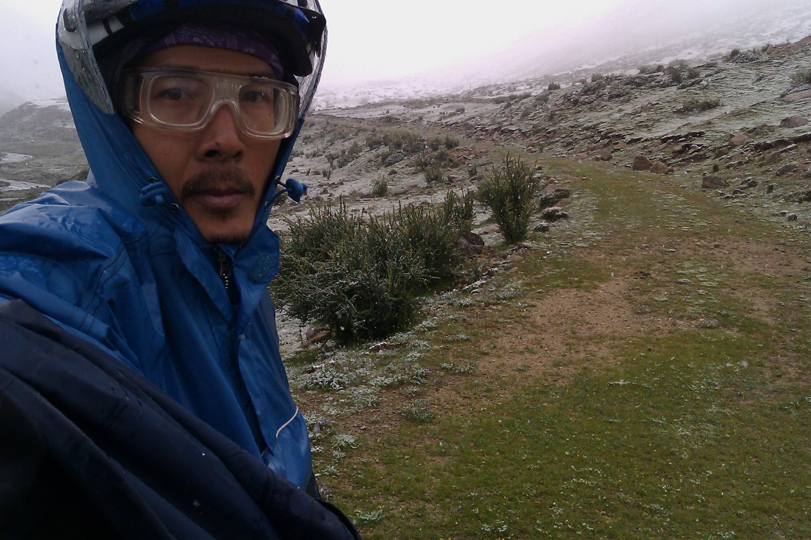 雨雪中爬东达山